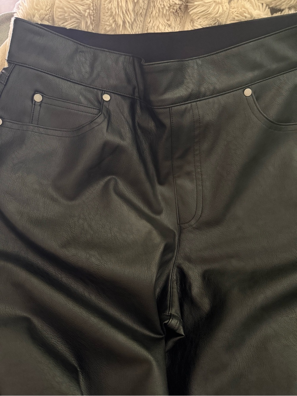 Spanx Vegan Leather Crop Pants Sleek - Picture 3 of 4